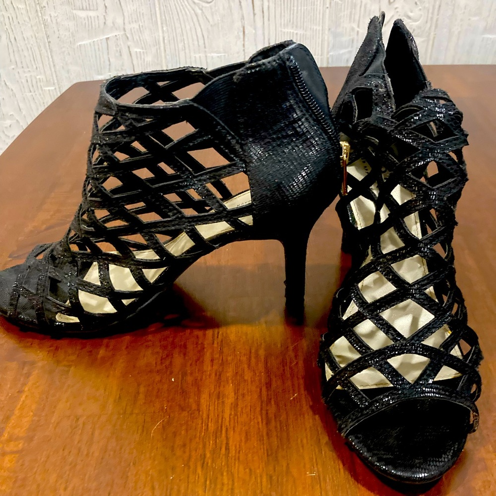Black heel open toed / open foot evening shoe